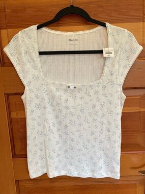 CLOSET CLOSEOUT SALE - Hollister Square Neck Cap Sleeve Floral Tee - NWT